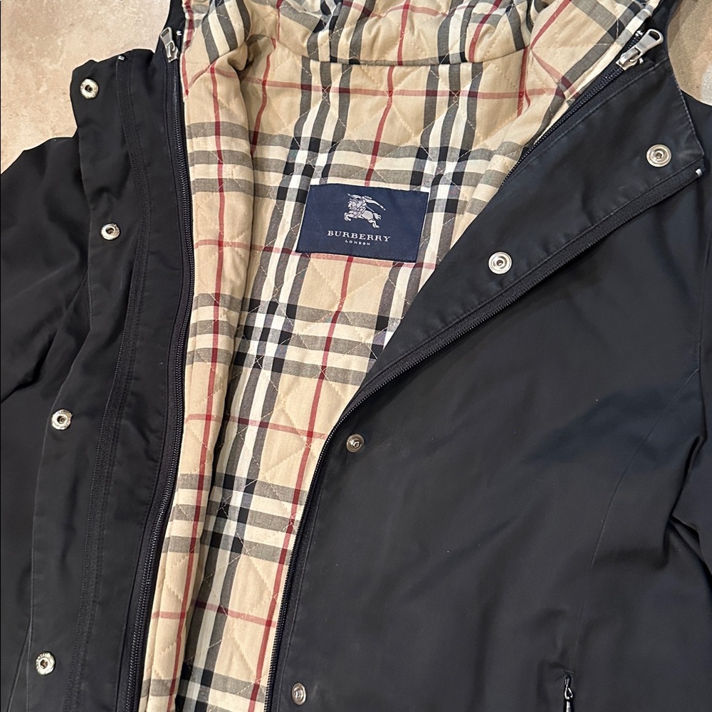 Burberry black coat with plaid quilted removable Interior - Picture 4 of 16